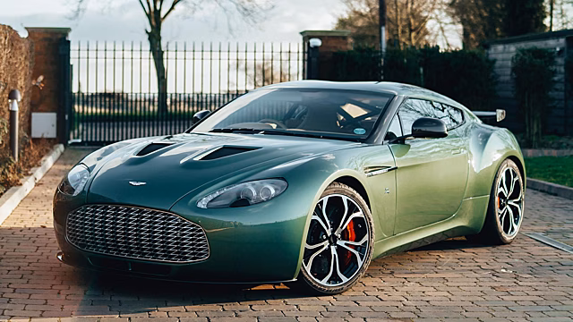 Это уникальный алюминиевый Aston Martin V12 Zagato