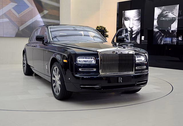 Снимки нового Rolls-Royce Phantom выложили в сеть