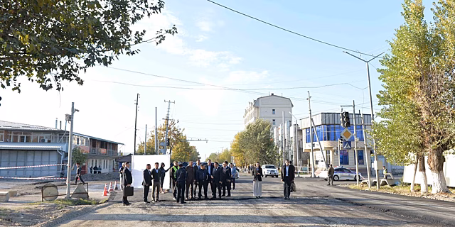 Акылбек Жапаров ознакомился с ходом реконструкции ряда улиц в Джалал-Абаде