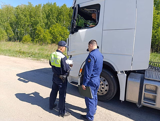Прокуроры отреагировали на большой поток фур в Советском районе Новосибирска