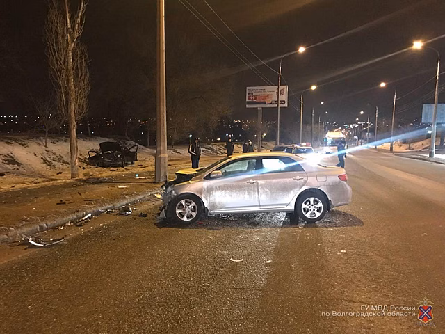 В страшной аварии на СХИ в Волгограде пострадала семья из четырех человек