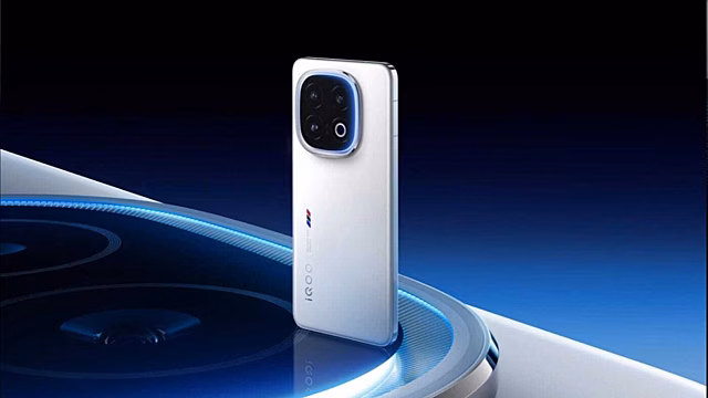 iQOO 15 обгонит iPhone 17 по технологиям дисплея — Samsung Everest 2K и от 1 до 6000 нит яркости