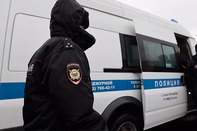 В российском регионе во время рейда силовики заставили мигрантов ходить гуськом