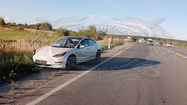 Пассажирка Tesla пострадала в ДТП с УАЗом в Ивановской области