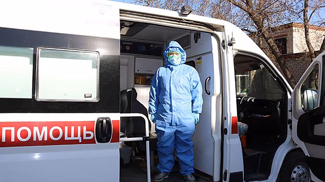 Прокуратура Новоузенска требует выплатить ковидную зарплату водителю «скорой»
