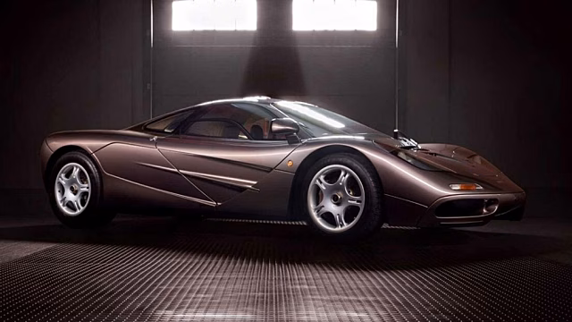 В США на аукционе продали редкий суперкар McLaren F1
