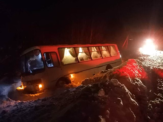          В Кирово-Чепецком районе пассажирский автобус улетел в кювет: пострадал один пассажир       