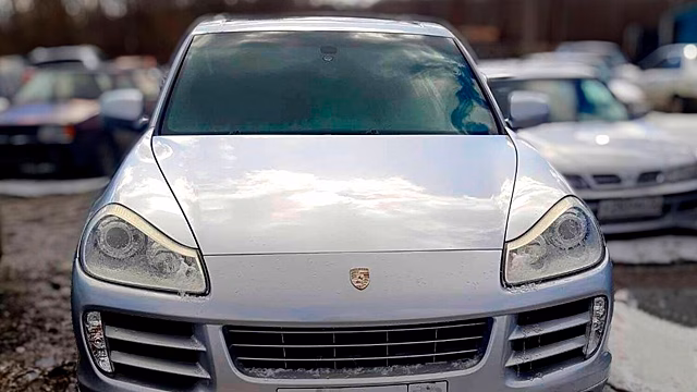 Тысячи Porsche застряли на острове в Кении
