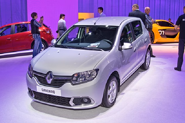 Renault начала продажи Logan и Sandero с «роботами»