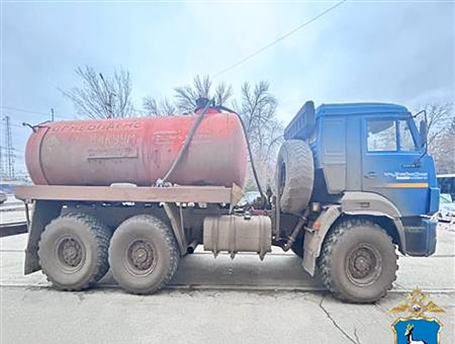В Самарской области водитель КамАЗа насмерть сбил пешехода, просто тронувшись с места