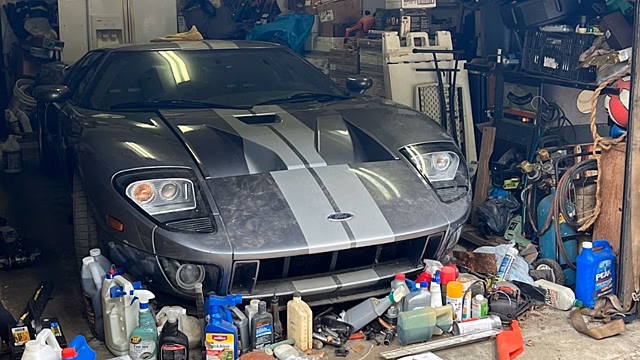 Забытый на 15 лет Ford GT стал идеальной средой для размножения плесени