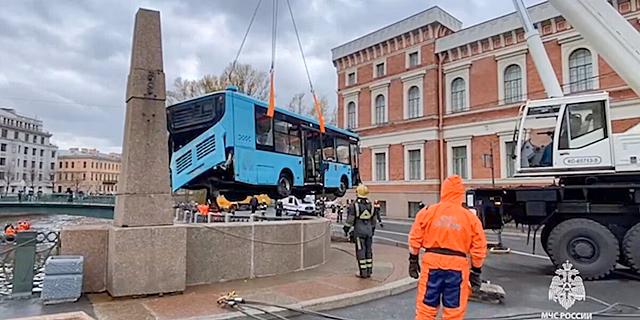 Названа предварительная причина ДТП с автобусом в Санкт-Петербурге