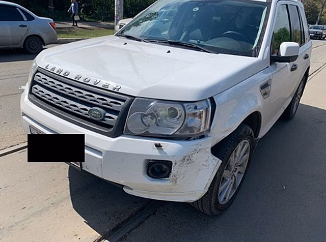 В Самаре женщина на Land Rover при развороте влетела в "Гранту"