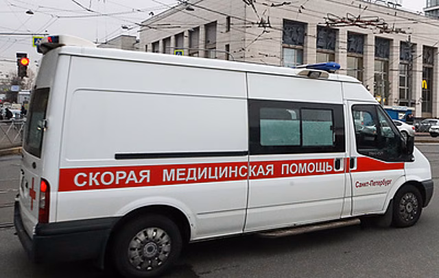 На юге Петербурга в аварии с автобусом погибла женщина