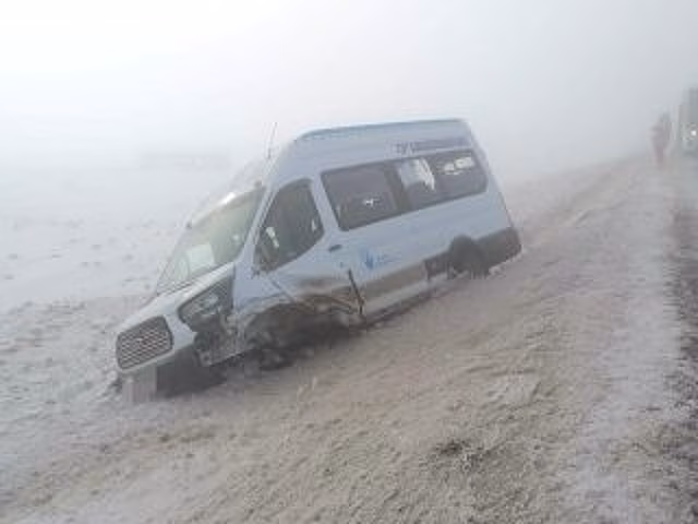 В Башкирии автобус с пассажирами столкнулся с легковушкой