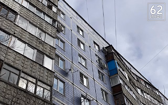 Выпавшая с 4 этажа в Приокском рязанка госпитализирована с травмами