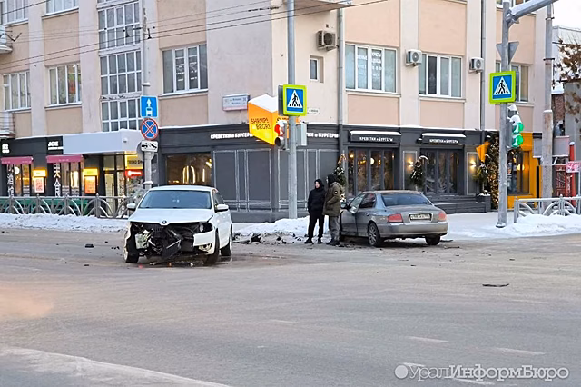 Из-за ДТП в самом центре Екатеринбурга в час пик возникла большая пробка