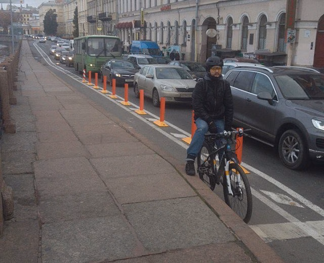 Власти Петербурга сохранят велополосу на набережной реки Фонтанки