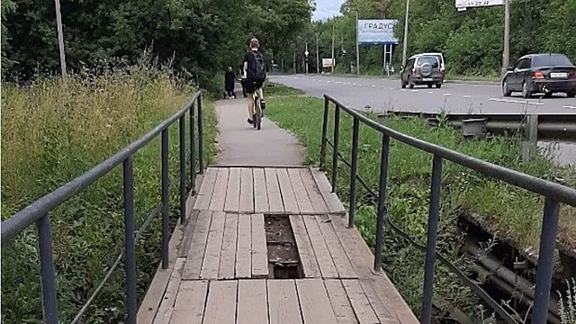 Пешеходный мостик на Романа Ердякова отремонтируют
