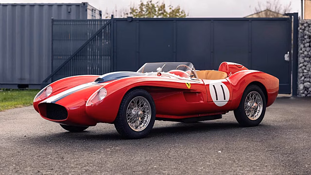 Детскую копию одной из самых успешных моделей Ferrari продали за 19 млн рублей