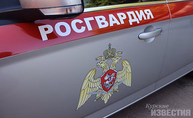 Курянин запер в квартире врачей «скорой» и грозил им расправой