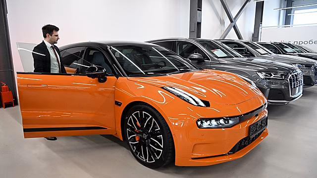 Продажи легковых автомобилей в России снизились с начала года на 10%