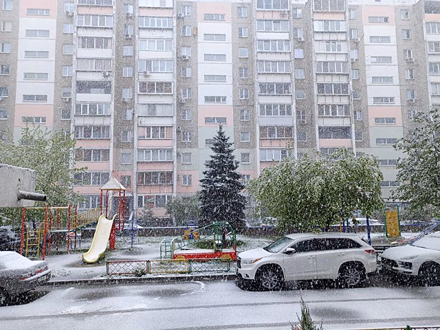 Челябинск накрыло снегом в середине мая