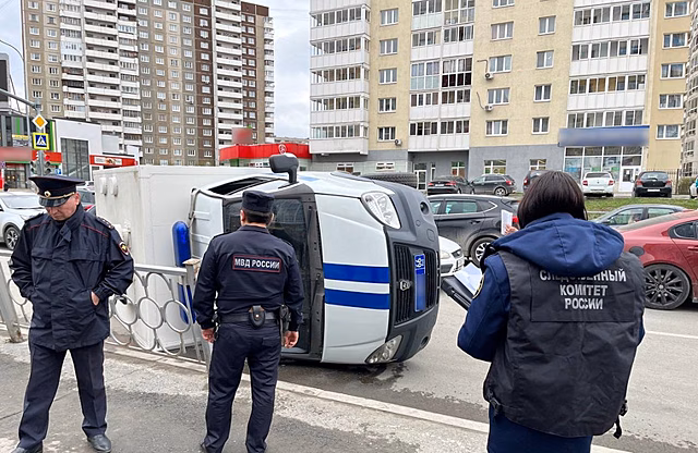 Свердловский СК начал проверку по факту ДТП, в котором перевернулся автозак с задержанными