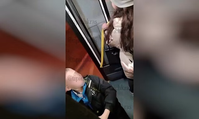 «Водитель не закрыл дверь, дети выпали»: полиция Краснодара заинтересовалась инцидентом с маршруткой