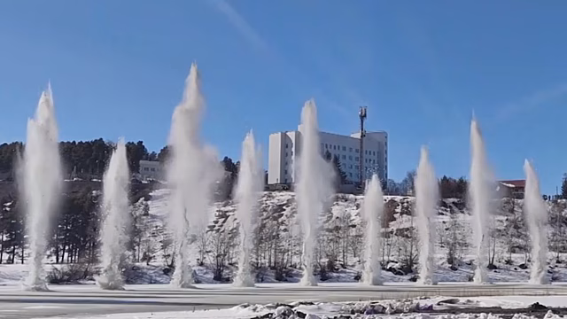 Военные инженеры показали, как взрывают лед на реках Урала
