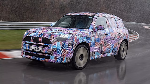 До 450 км на одной зарядке: Mini показал первые фотографии электрического Countryman