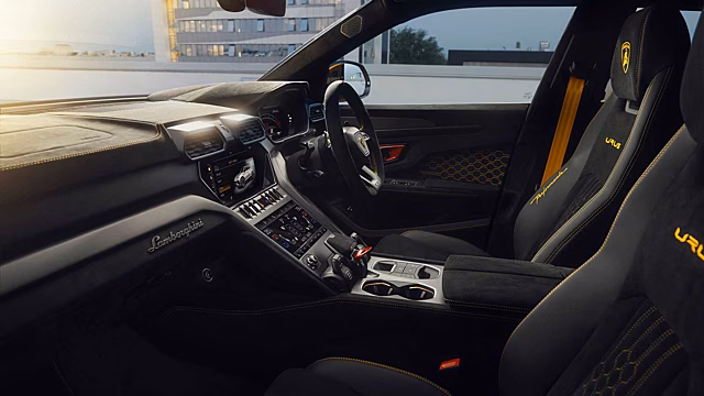 Lamborghini Urus Performante стал мощнее и дороже