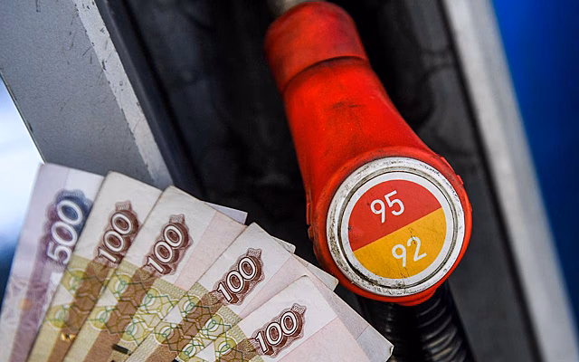 Бензин в РФ за неделю подорожал в среднем на 18 копеек