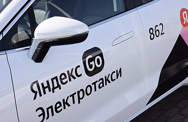 Минэк поддержал введение квот на электромобили в таксопарках