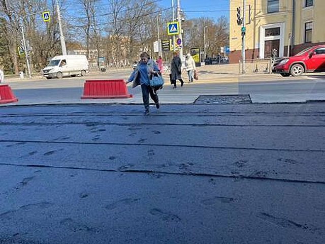 Дятлова поручила укладывать асфальт на Театральной по ночам, чтобы не издеваться над пешеходами