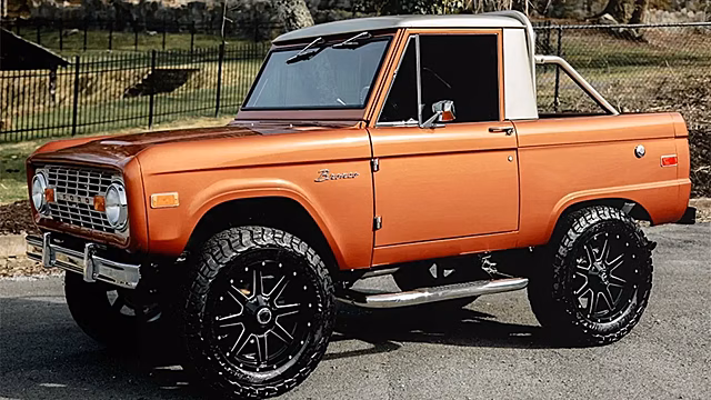 Американец превратил раритетный Ford Bronco в мощный пикап-монстр