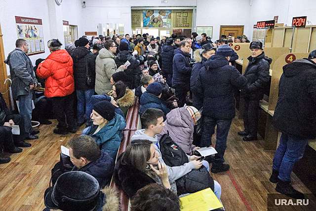 Тюменцы жалуются на огромные очереди в отделение ГИБДД