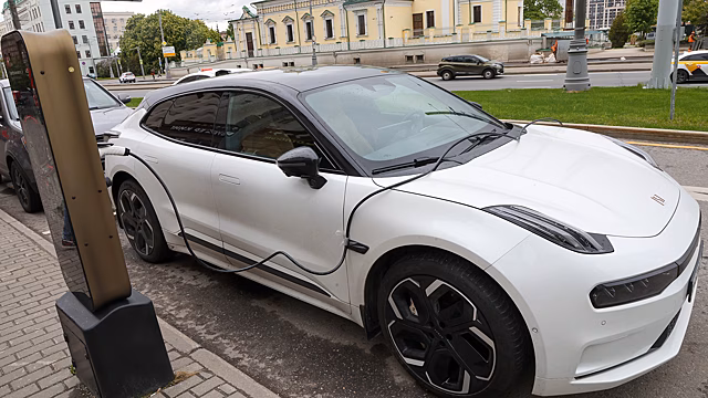 Транспортный налог на электромобили и гибриды в 2026: кому и сколько нужно платить