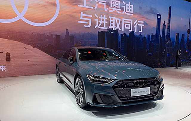 Электрический седан Audi A7L представили на автосалоне в Шанхае