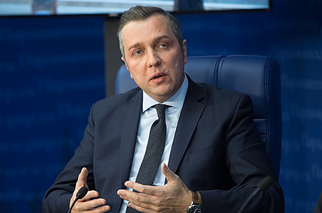 Старовойтов считает, что в работу над законом о такси должны включиться регионы