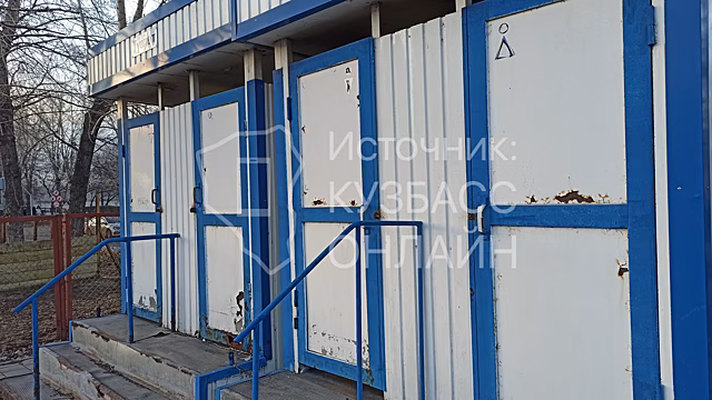 Ужасное состояние общественного туалета на Притомской набережной возмутило кемеровчанку