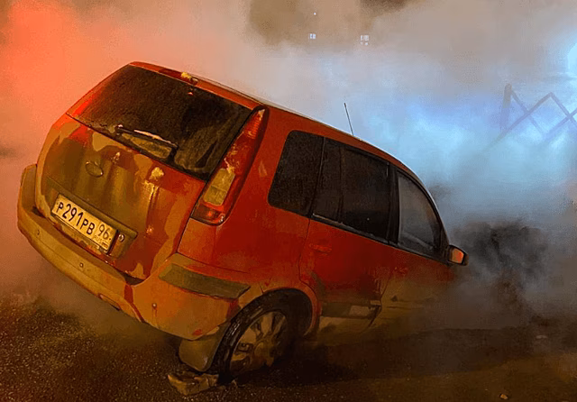 В ЕТК прокомментировали крупную аварию в Екатеринбурге, из-за которой машина провалилась в яму