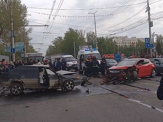 В Саратове произошло массовое ДТП с участием автобуса