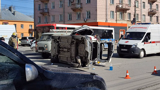 Два человека пострадали в ДТП на проспекте Дзержинского в Новосибирске