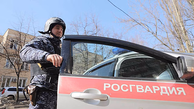 Росгвардия задержала подозреваемого в угоне автомобиля такси в ТиНАО