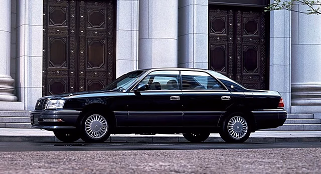 Бизнес-класс из 90-ых: стоит ли покупать Toyota Crown Х (S150)