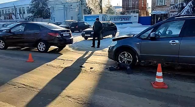 Четырехлетняя девочка в Ваче получила переломы из-за ослепленной солнцем женщины-водителя