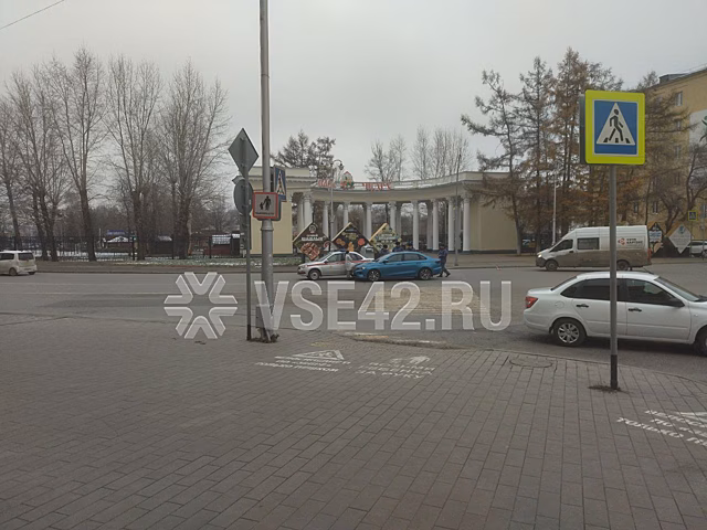 Автомобиль Росгвардии попал в ДТП у кемеровского парка