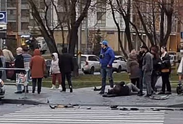 В Москве машину отбросило на пешеходов после ДТП
