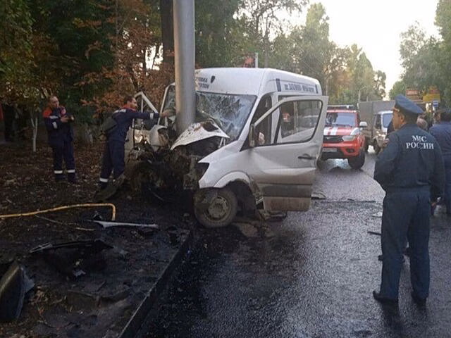 В Саратове 15 человек пострадали в результате ДТП с маршруткой